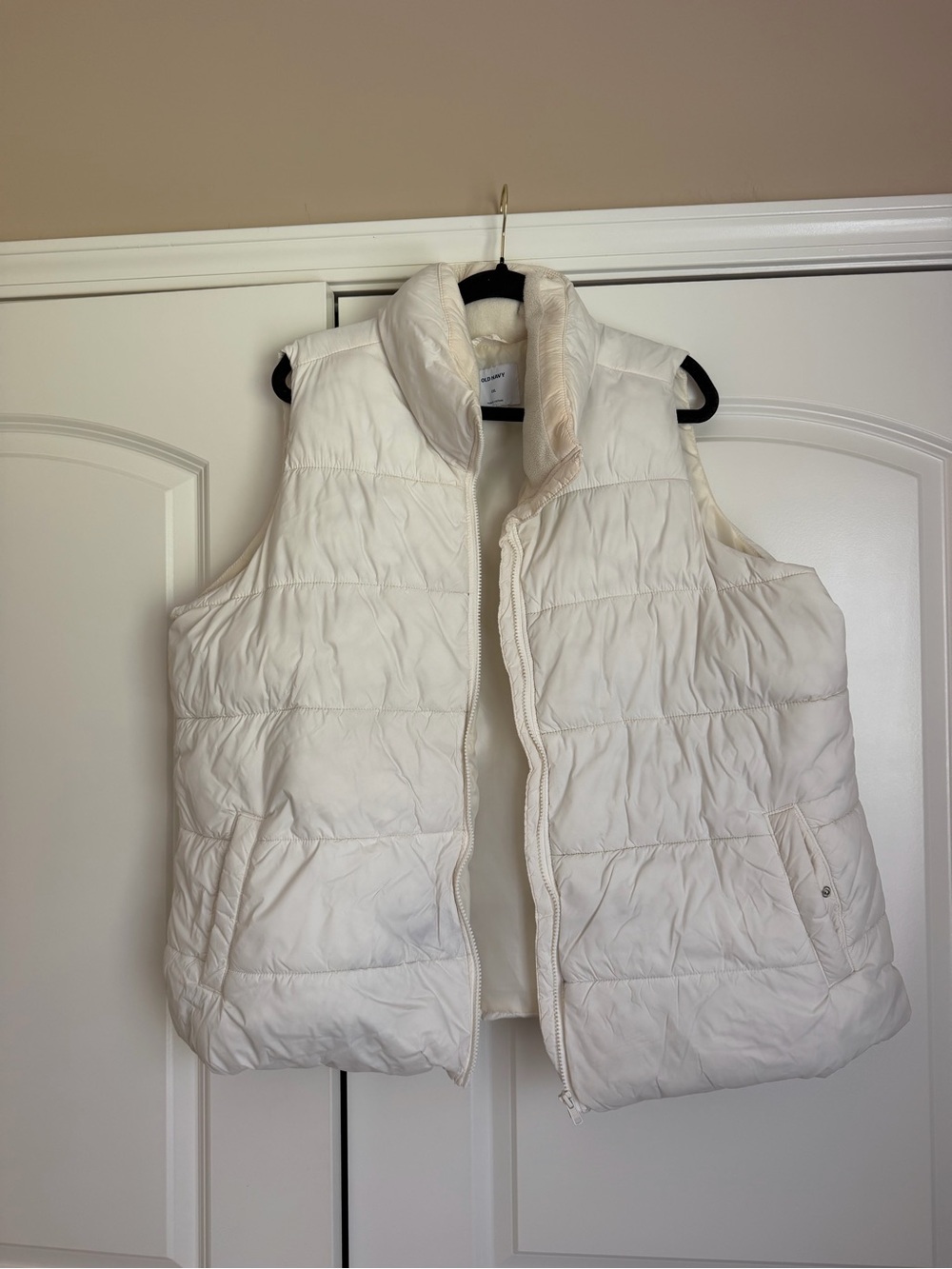 Old Navy Cream Quilted Puffer Vest